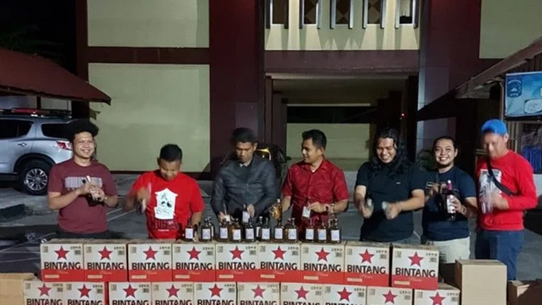 Gelar Operasi, Polisi Amankan Puluhan Botol Miras dari Bir hingga Amer di Solok